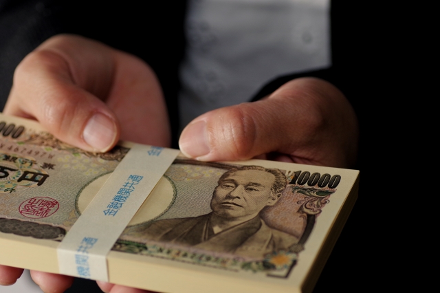 闇金業者に大金を渡してしまう。花巻市の闇金被害の相談は弁護士や司法書士に無料でできます